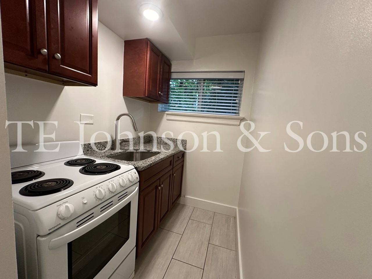 501 S Hawthorne Rd - Photo 6 of 9