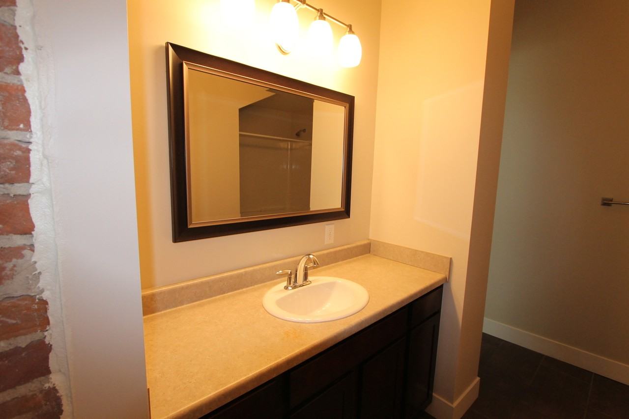 1142 S 29th St - Photo 3 of 19