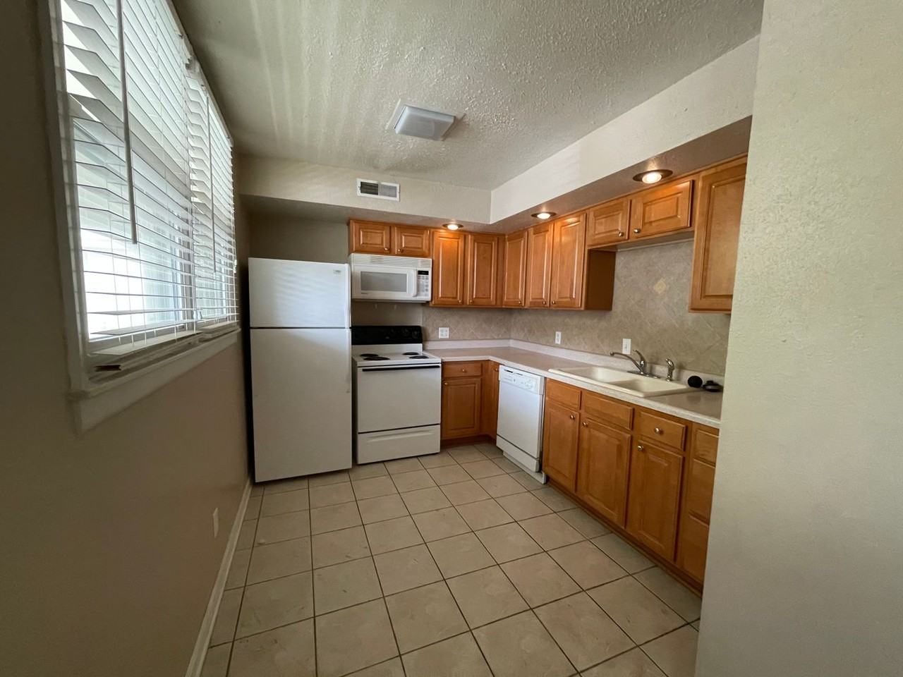 1518 1518 College Avenue  - 1518 College Ave #E2 - Photo 2 of 9