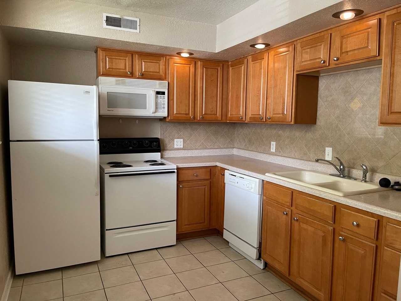 1518 1518 College Avenue  - 1518 College Ave #E2 - Photo 3 of 9