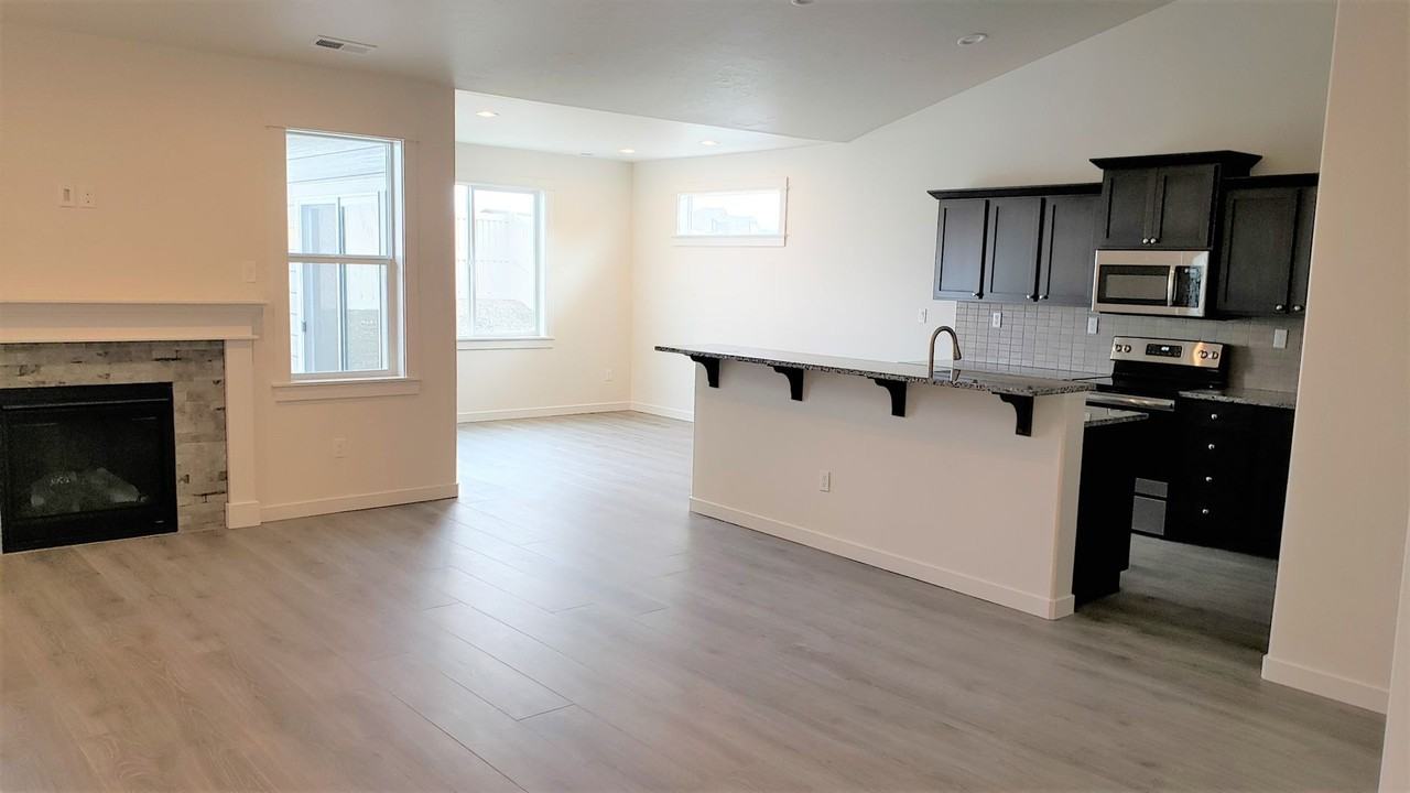 6088 W Mattawa Dr - Photo 2 of 15