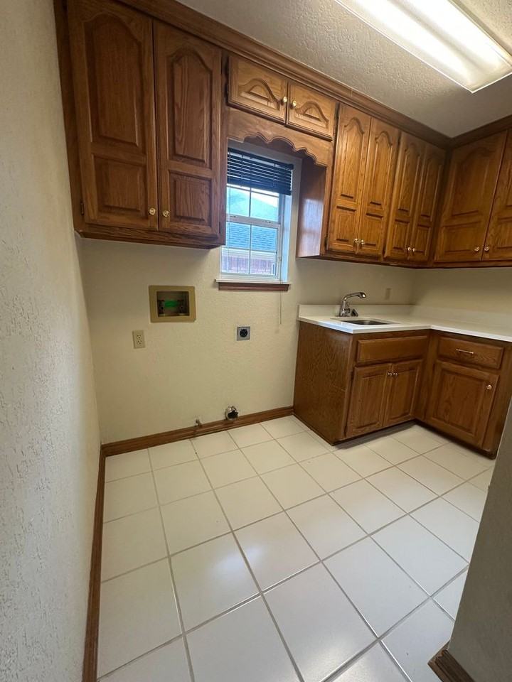 5524 Woodmont Dr - Photo 7 of 50