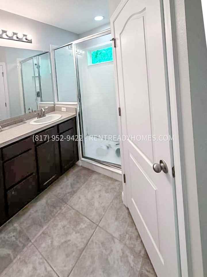 3943 Claybrook Dr - Photo 7 of 11