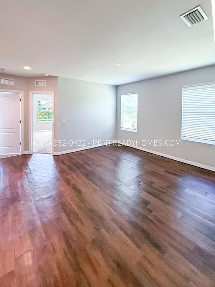 3943 Claybrook Dr - Photo 3 of 11