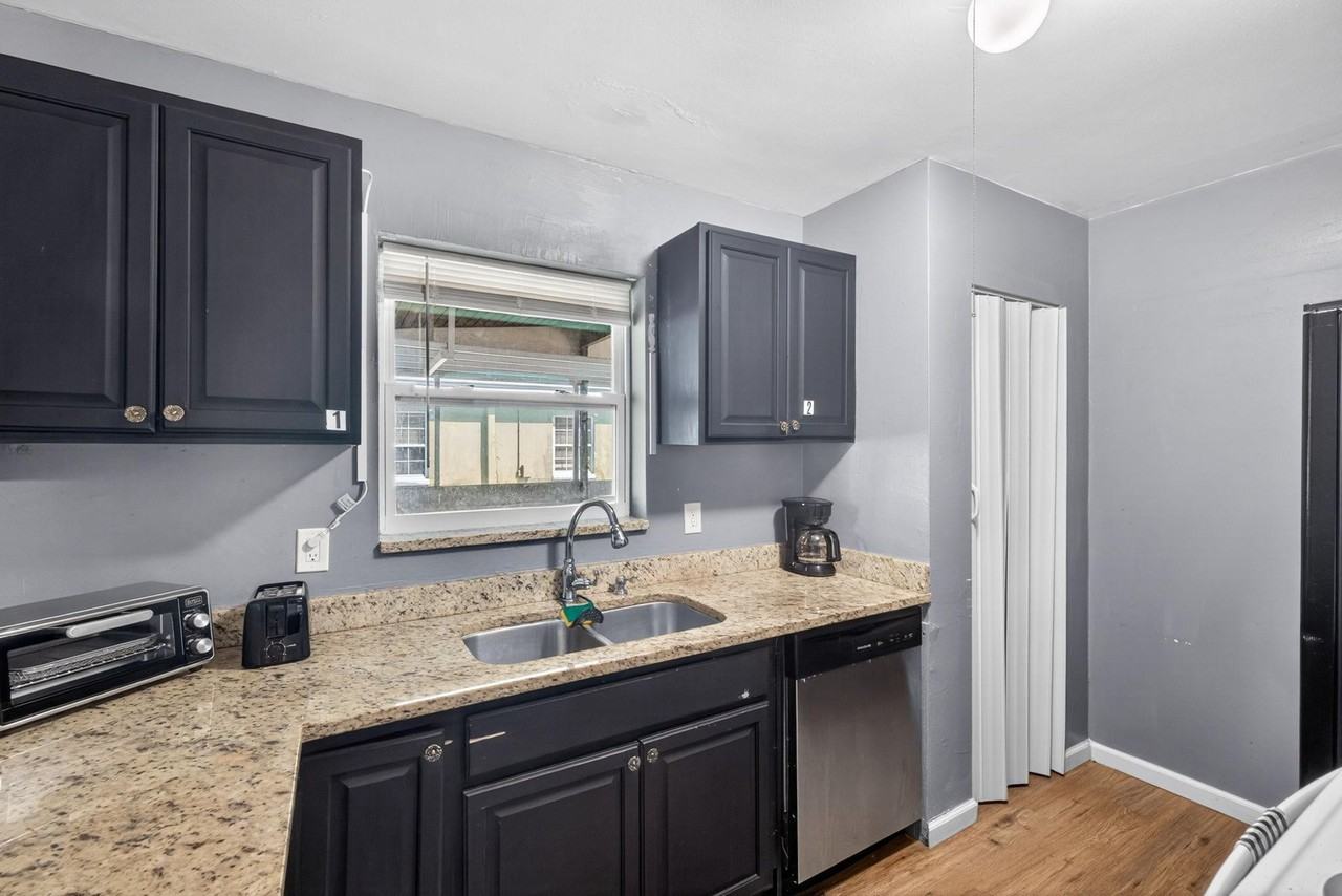 Gerard Ct - Photo 4 of 12