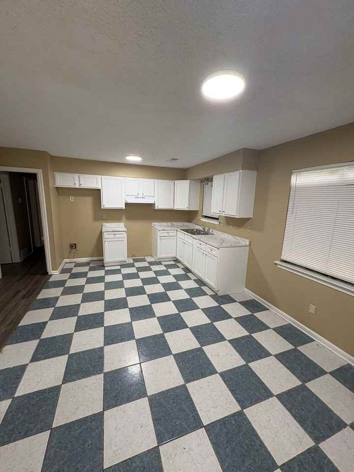 3323 Vineyard Haven Pl - Photo 2 of 9