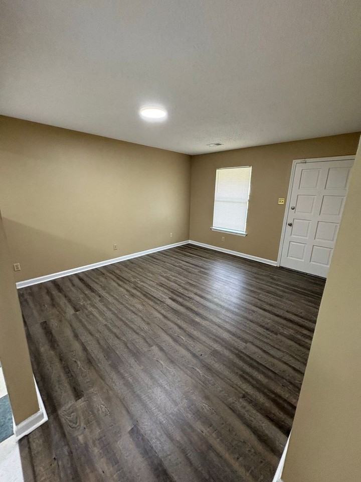 3323 Vineyard Haven Pl - Photo 3 of 9