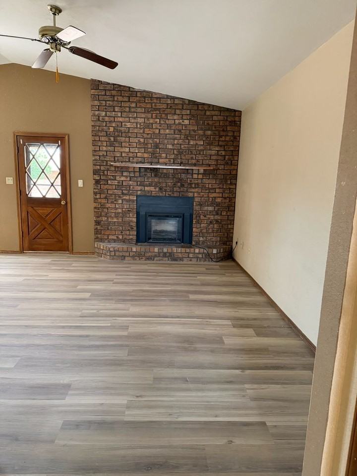 1469 Challenger Ave - Photo 3 of 18