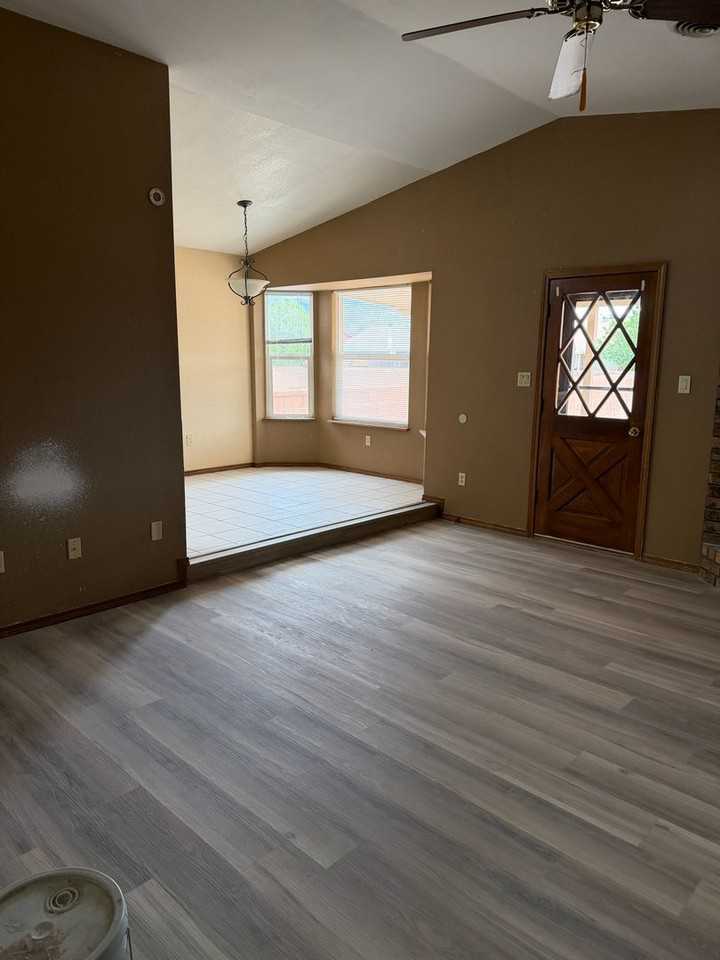 1469 Challenger Ave - Photo 4 of 18