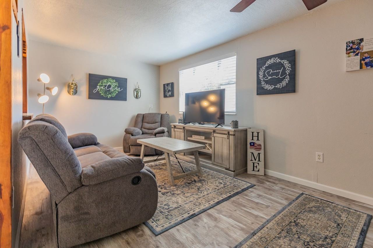 2105 Bellamah Dr - Photo 2 of 29