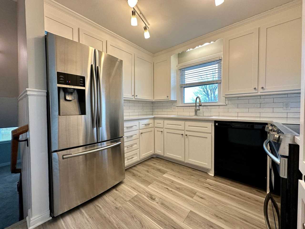 411 Starliner Ct - Photo 3 of 25