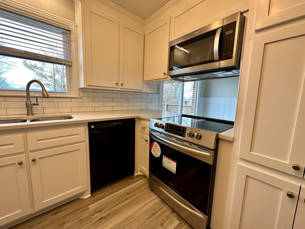 411 Starliner Ct - Photo 4 of 25