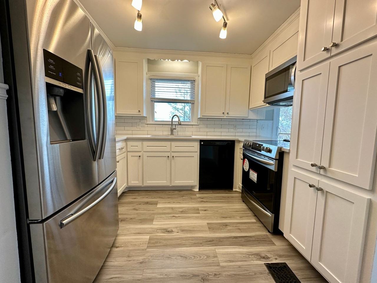 411 Starliner Ct - Photo 5 of 25