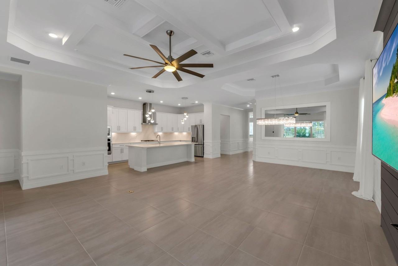 13699 Blue Bay Cir - Photo 3 of 22