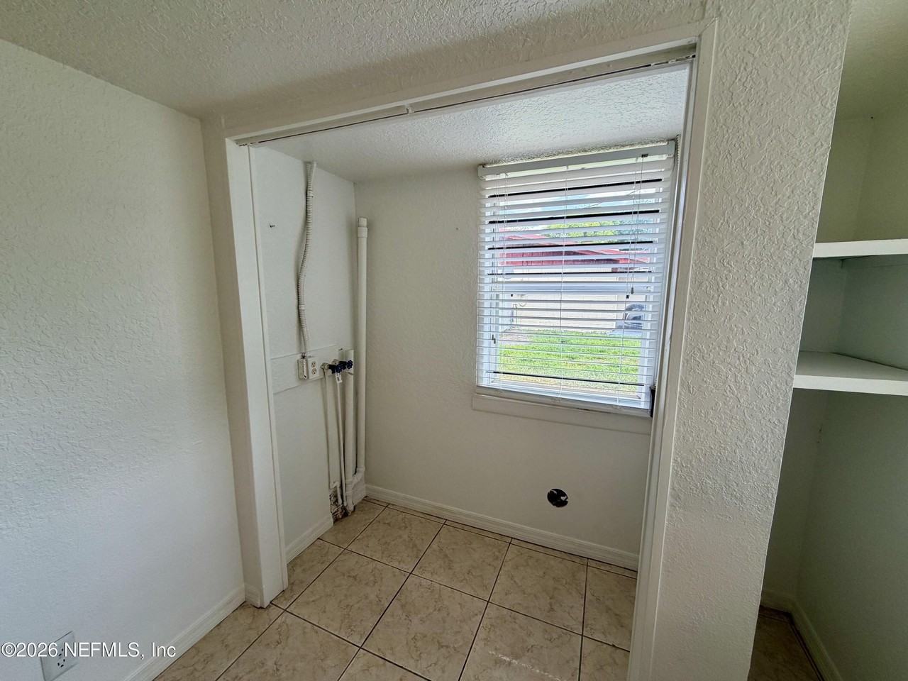 5903 Droad St - Photo 3 of 19