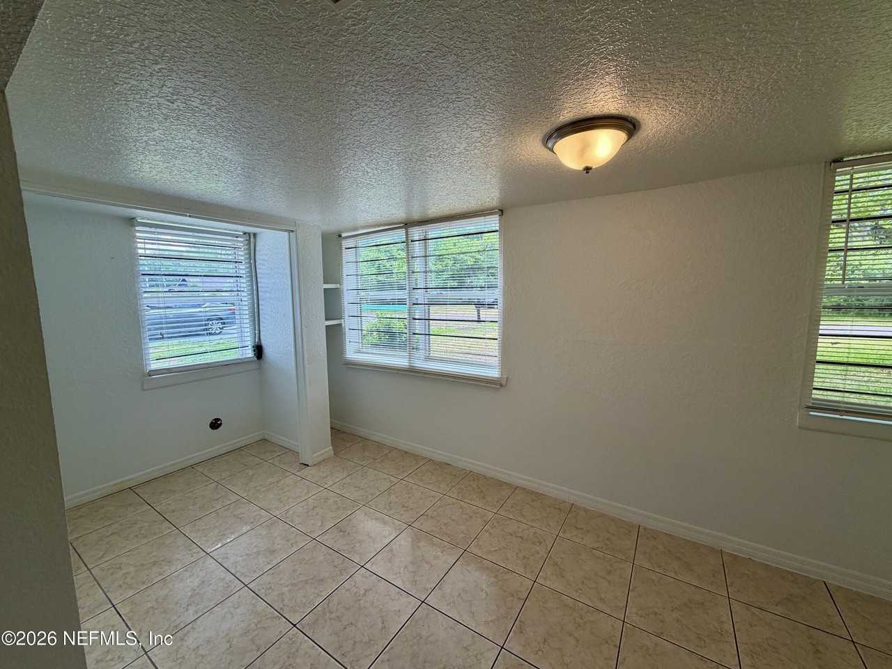 5903 Droad St - Photo 7 of 19