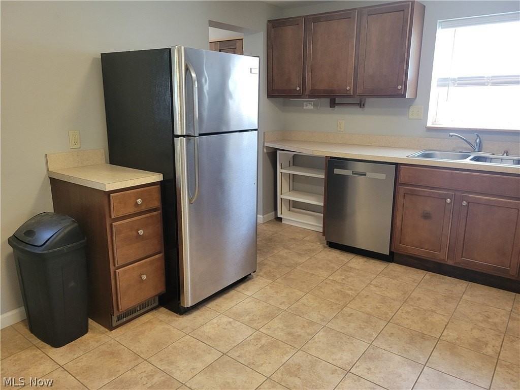 835 Mae St - Photo 6 of 23