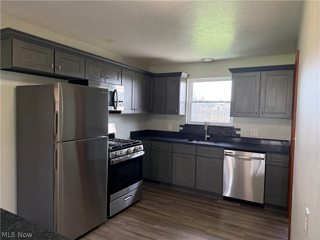 12920 Fountain Ct - Photo 5 of 13