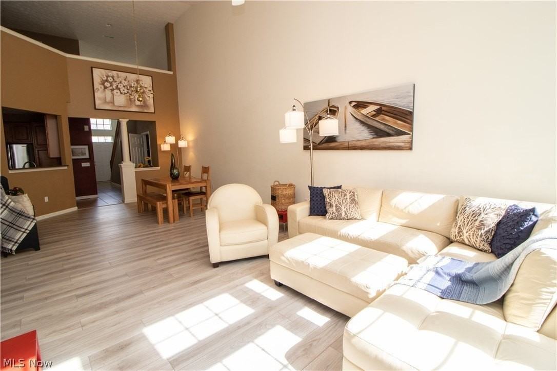 4977 Lake View Dr - Photo 3 of 24