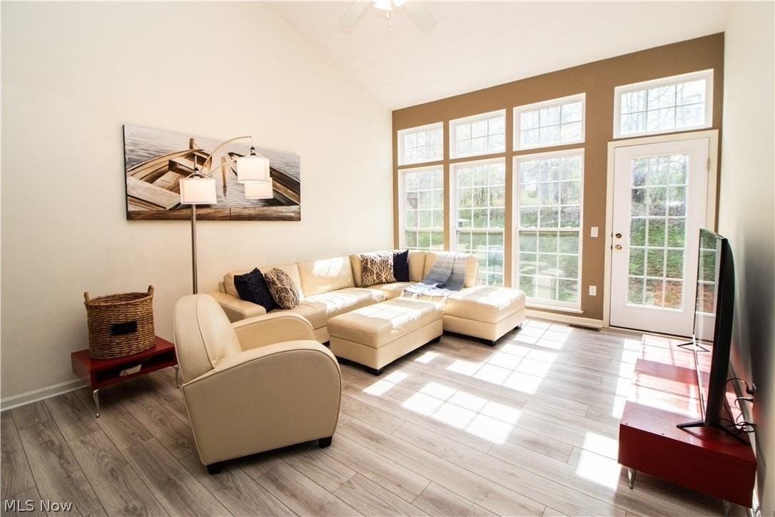 4977 Lake View Dr - Photo 4 of 24