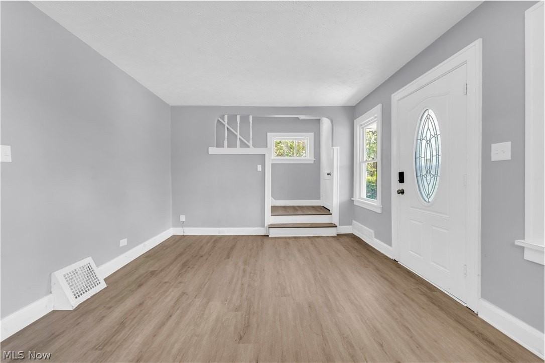 19409 Raymond St - Photo 4 of 27