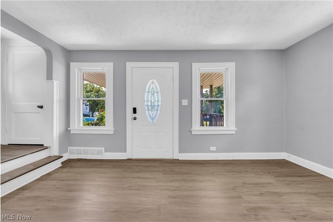 19409 Raymond St - Photo 6 of 27