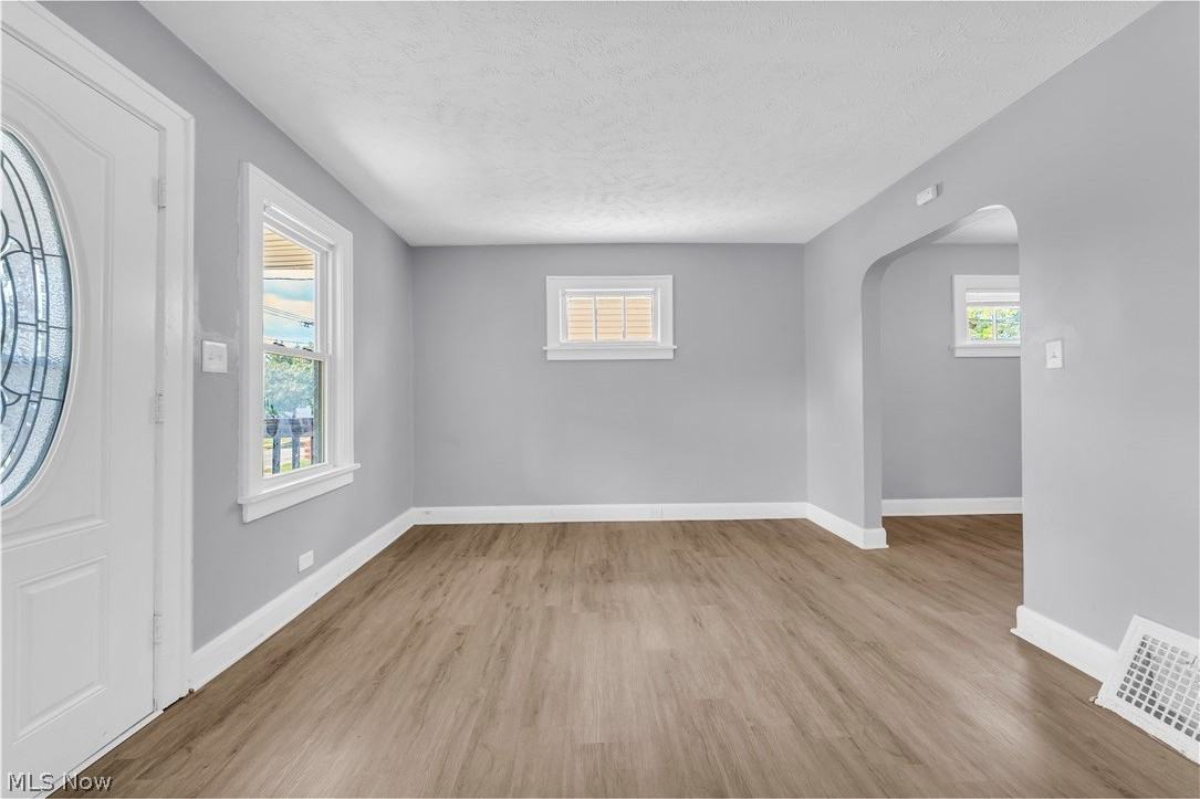 19409 Raymond St - Photo 7 of 27