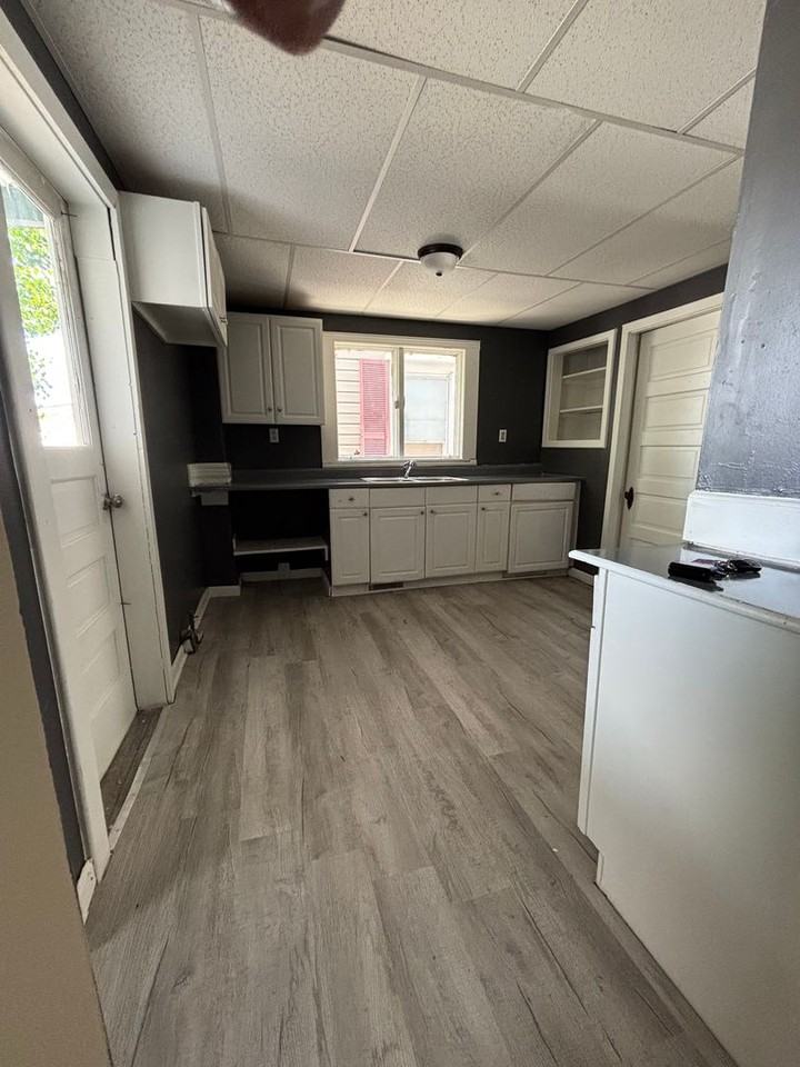 412 Wayne Ave Frnt - Photo 3 of 20