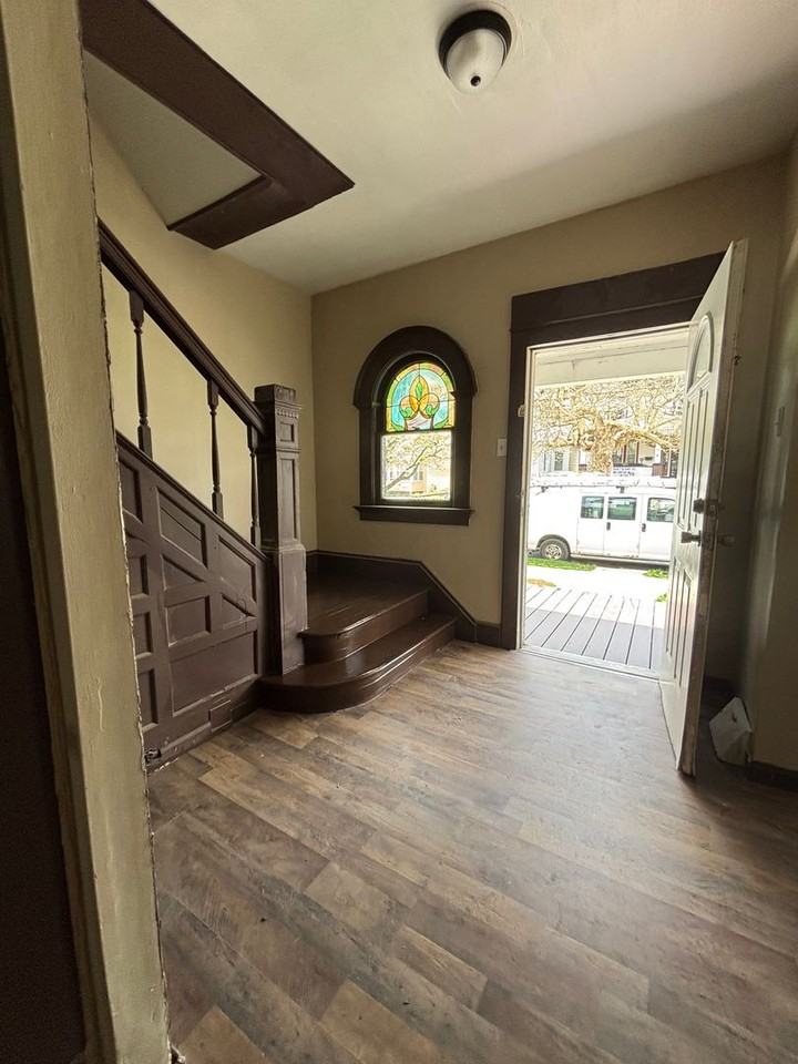 412 Wayne Ave Frnt - Photo 4 of 20