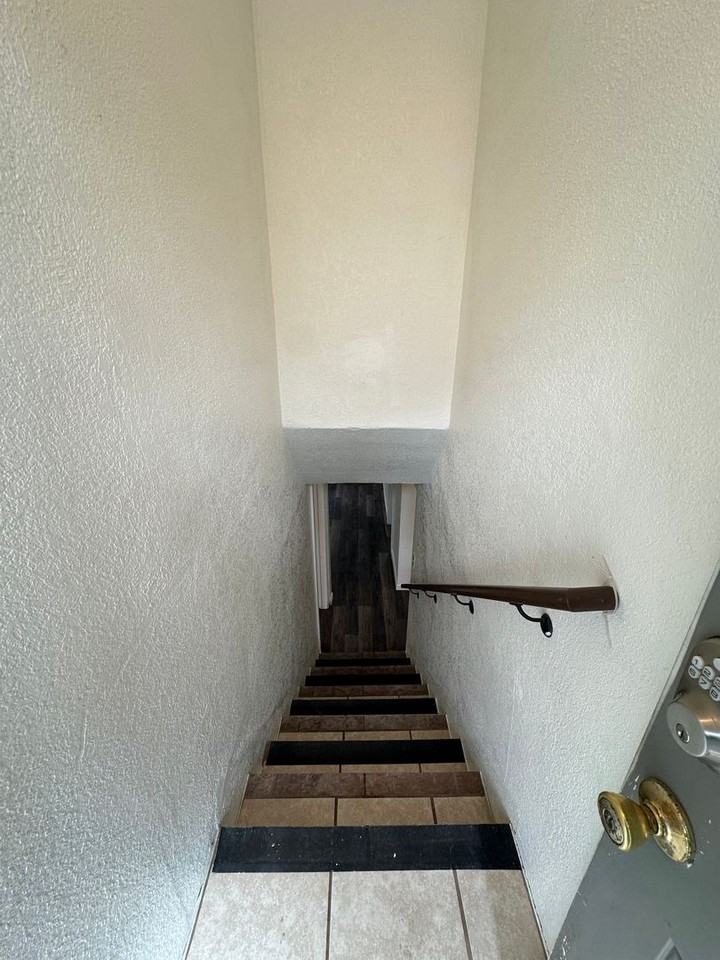 2204 9th Ave - Photo 2 of 9