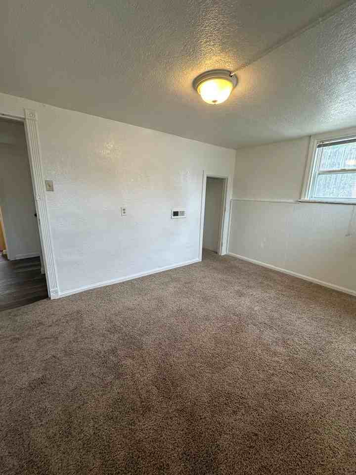 2204 9th Ave - Photo 4 of 9