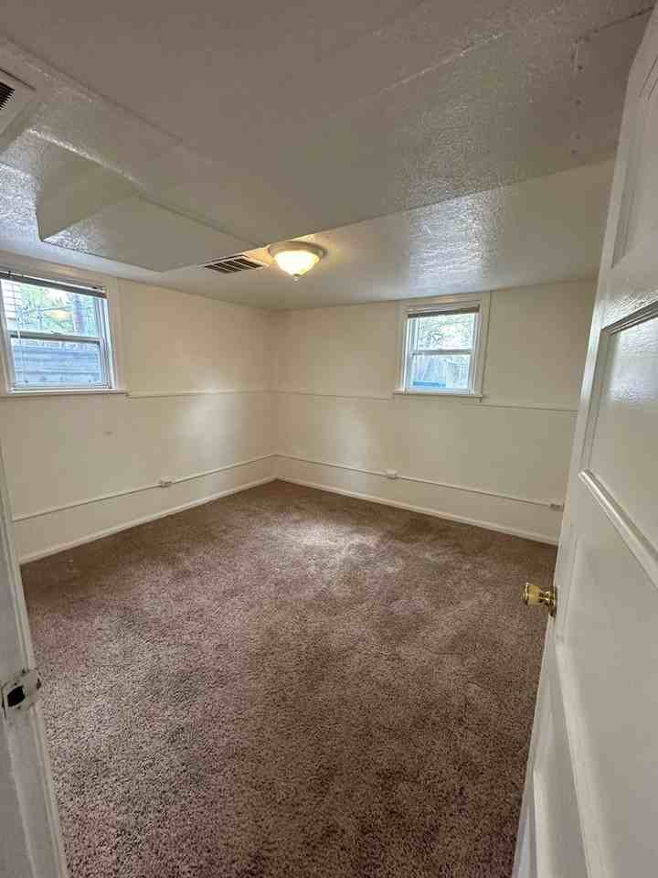 2204 9th Ave - Photo 5 of 9