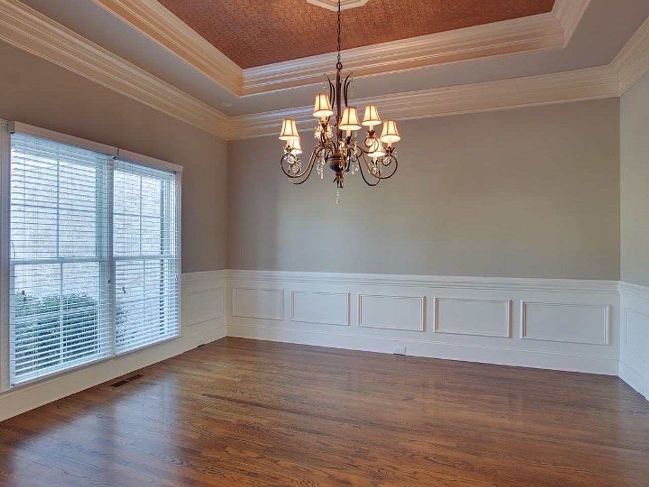 653 Springlake Dr - Photo 4 of 32