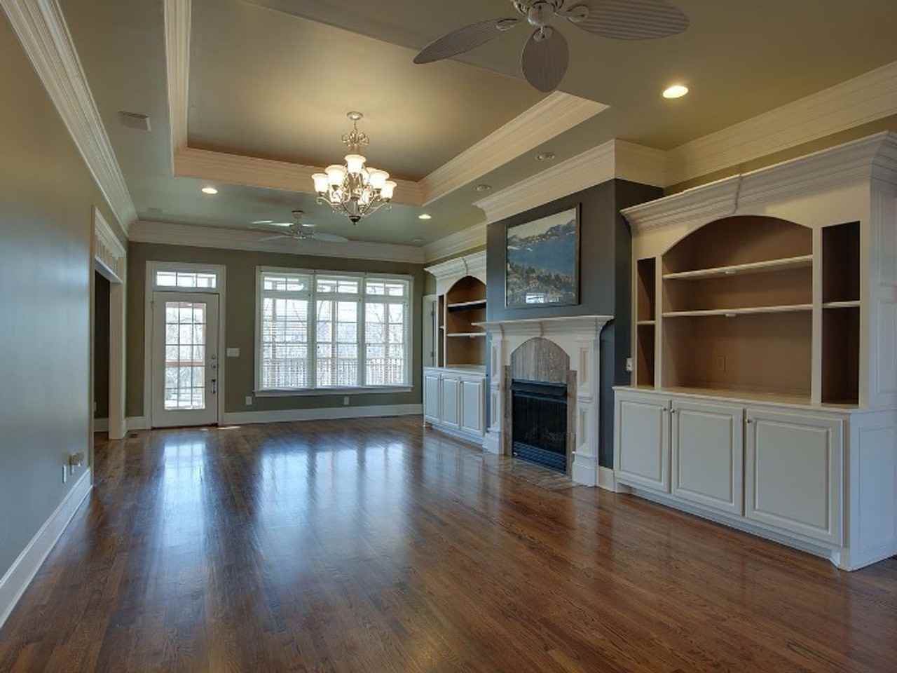 653 Springlake Dr - Photo 7 of 32