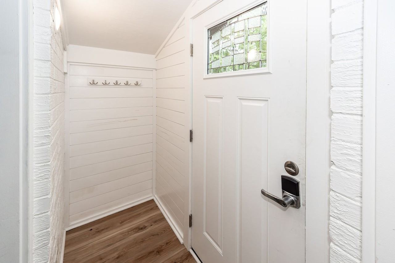 8 Teaneck Rd - Photo 4 of 35