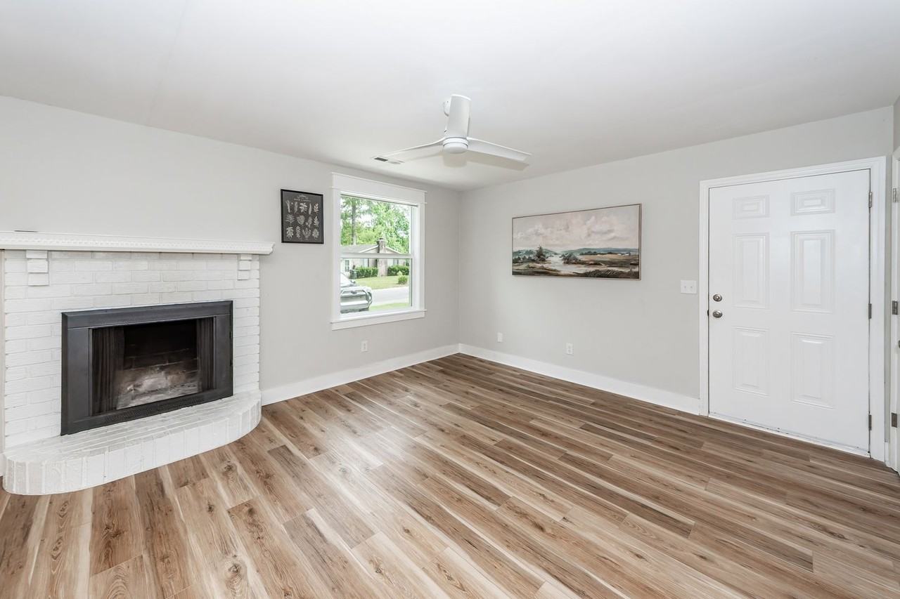 8 Teaneck Rd - Photo 7 of 35