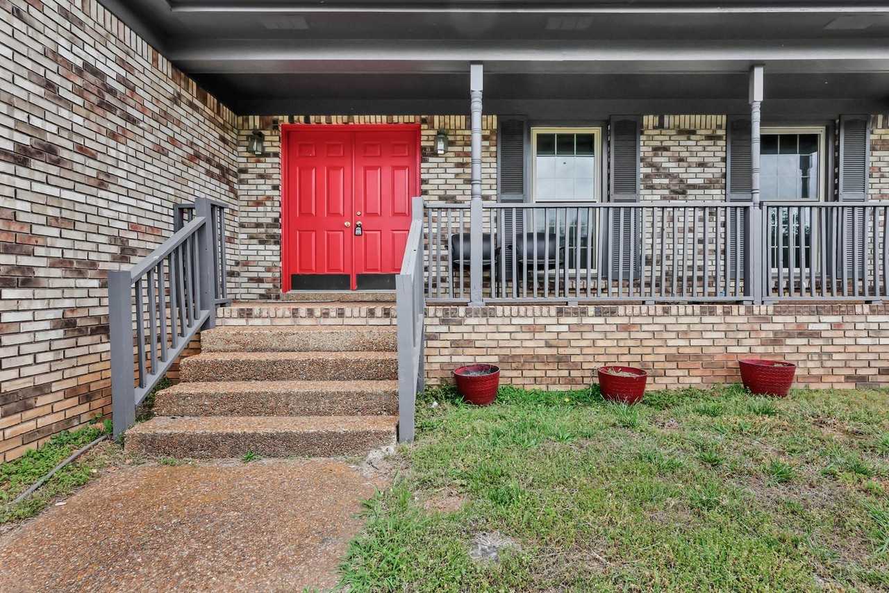 532 Brentwood Cir - Photo 2 of 30