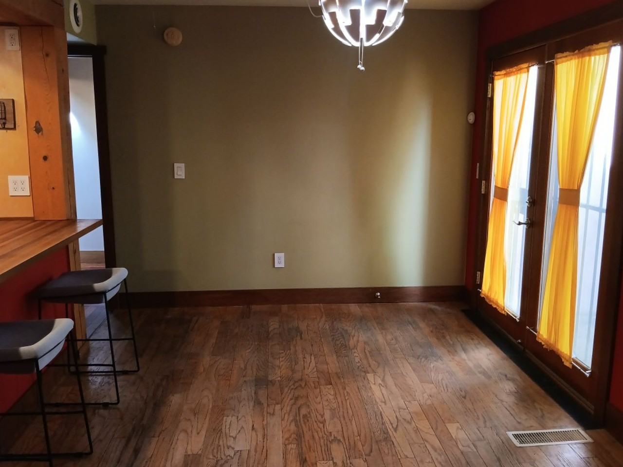 2427 Circle Dr - Photo 3 of 11