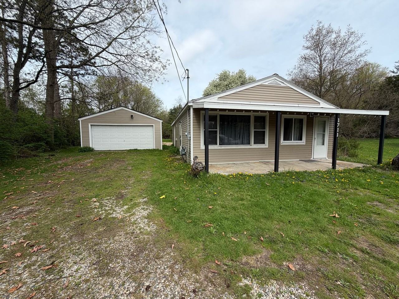 1711 Alden Nash Ave Se - Photo 4 of 21