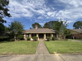 featured image of 13936 Cayuga Dr