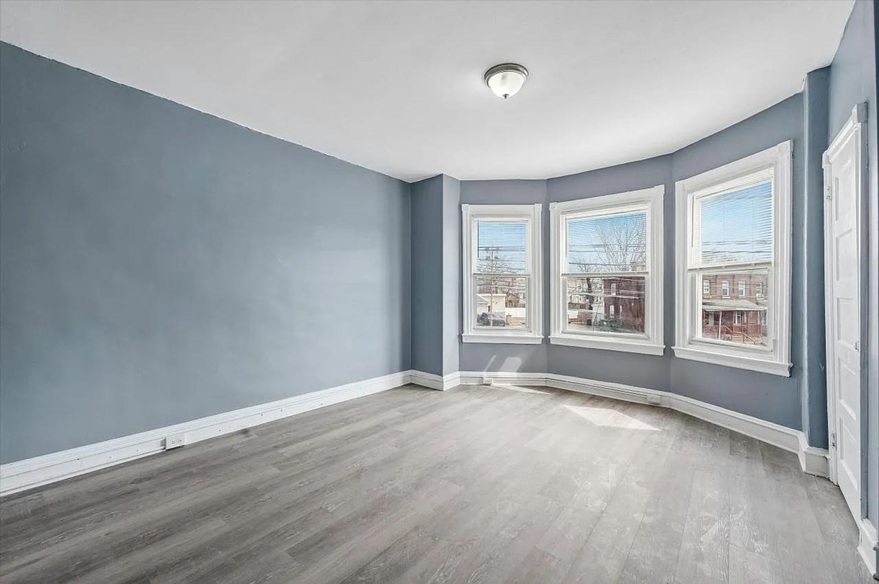1110 Morton Ave - Photo 6 of 12