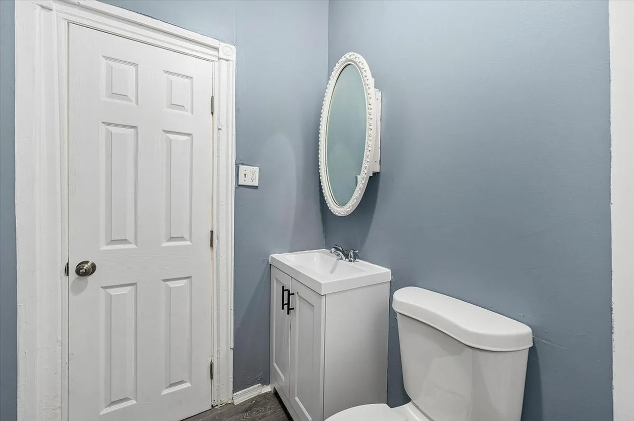 1110 Morton Ave - Photo 7 of 12