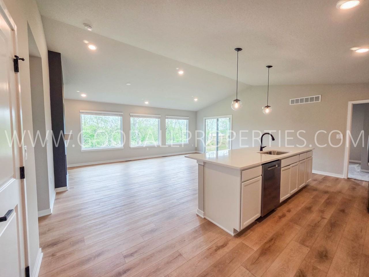 3026 3026 Myron St - Photo 5 of 22