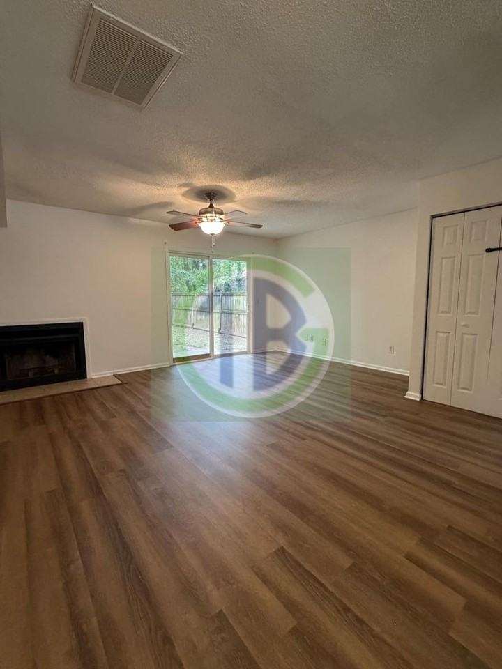 317 Friarsgate Blvd - Photo 4 of 8