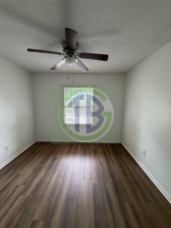 317 Friarsgate Blvd - Photo 5 of 8