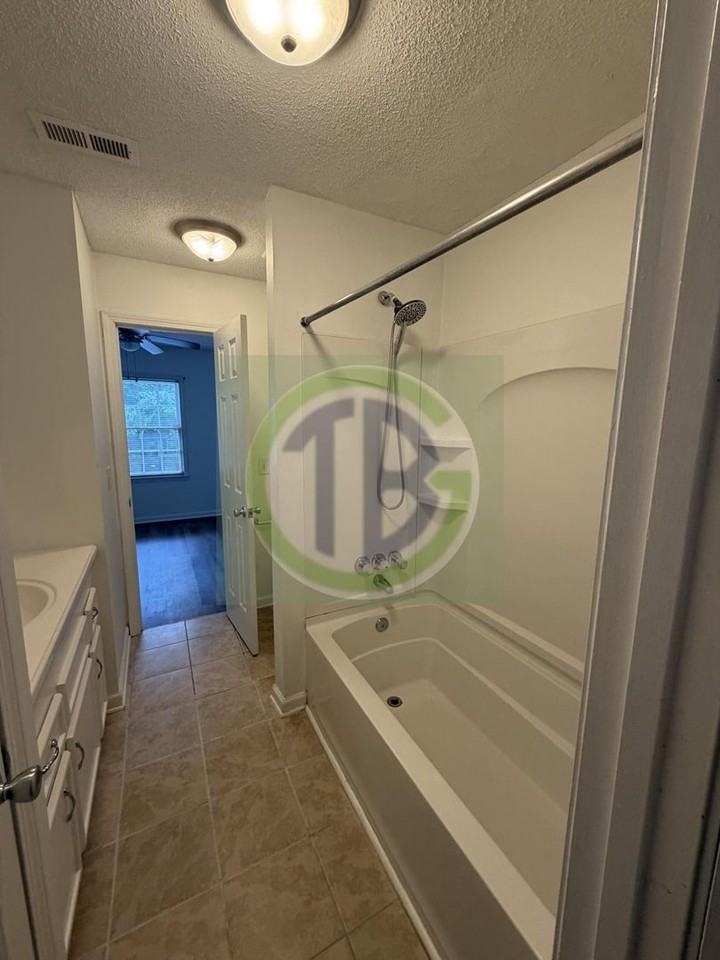 317 Friarsgate Blvd - Photo 6 of 8