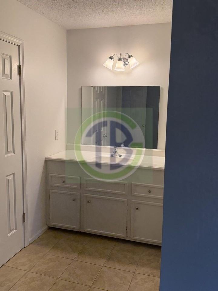 317 Friarsgate Blvd - Photo 7 of 8