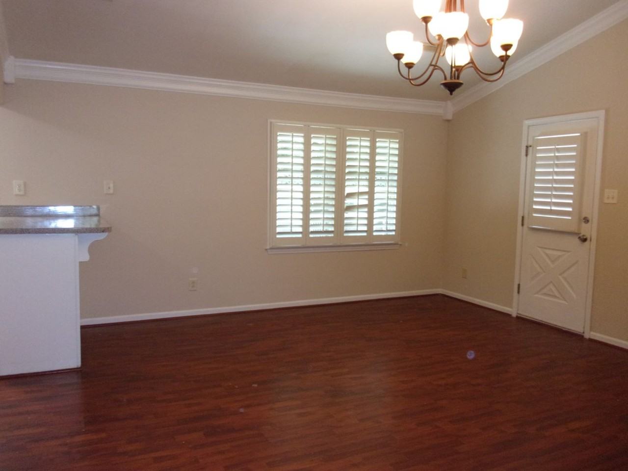 522 N Jones Ave - Photo 4 of 15