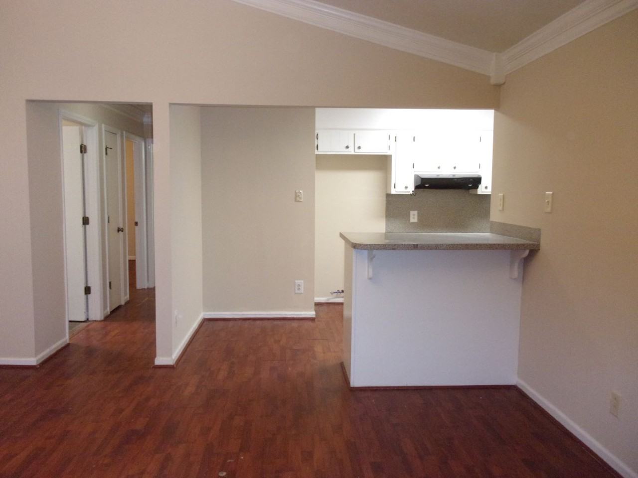 522 N Jones Ave - Photo 6 of 15