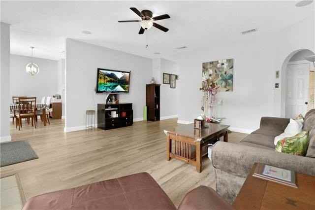 824 Destin St - Photo 3 of 26